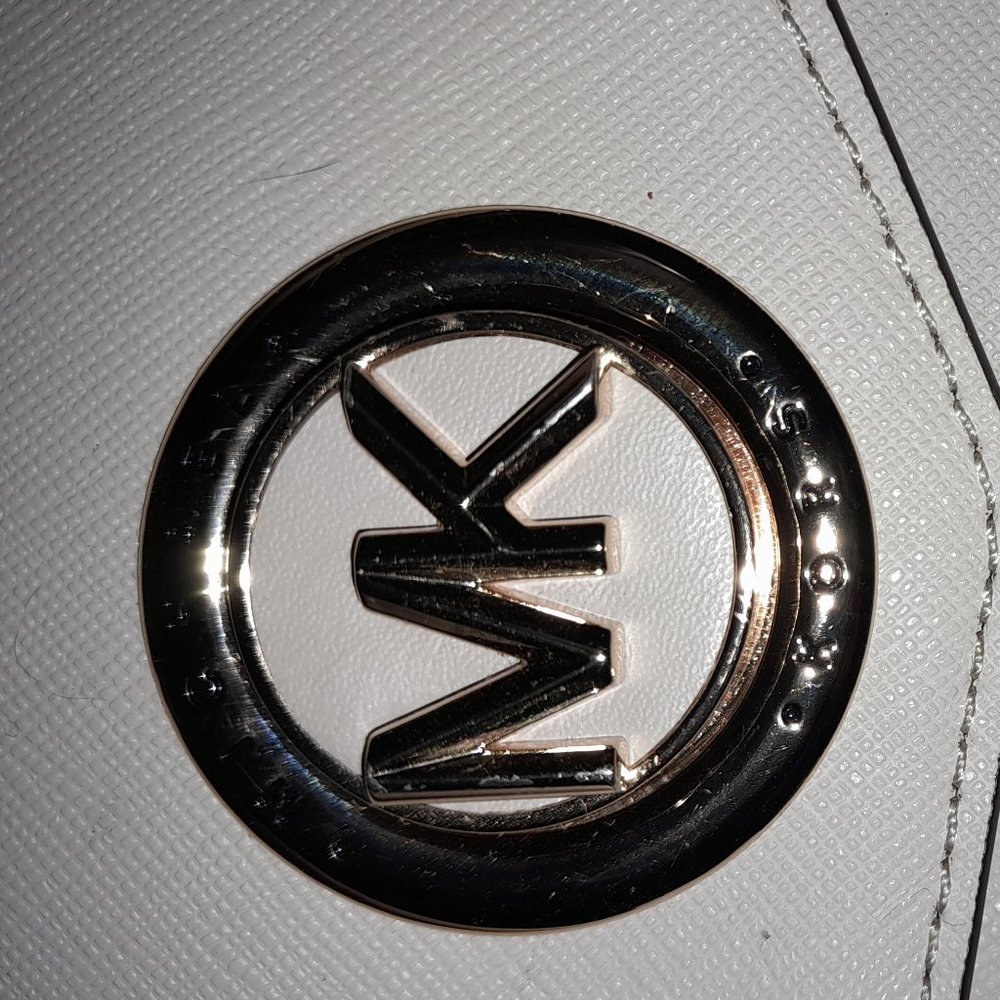 WOMANS HANDBAG